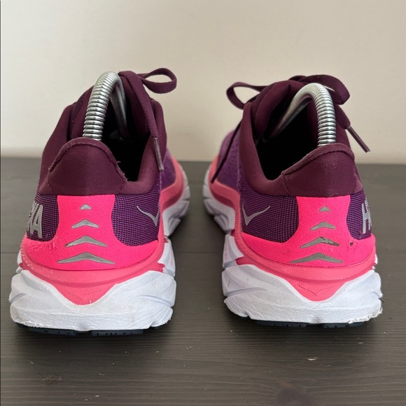 HOKA One One Clifton 8 Running Shoes deep purple and bright pink Women’s Sz 8.5 - Picture 5 of 13